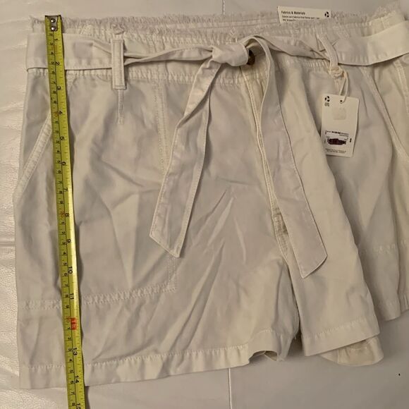 NWT A.N.A Women's Cream High Rise Shorts Size 14 - Picture 5 of 9